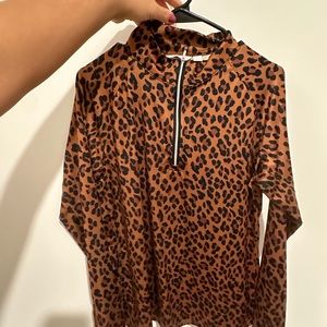 Never warn size L Lady Hagan gold 1/4 zip